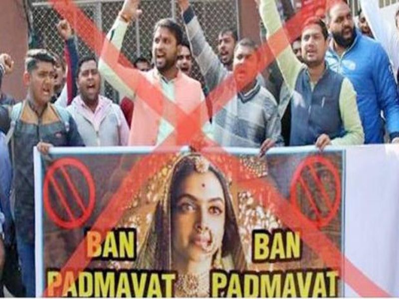 Renuka Shahane strong stand against ban of padmaavat release | आता हिची सटकली ! 'बलात्कार, लैंगिक अत्याचार व भ्रूण हत्या बॅन करा', 'पद्मावत बॅन'विरोधात अभिनेत्री भडकली