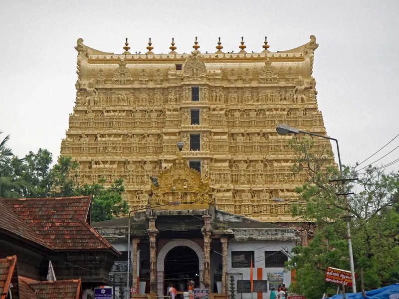 Supreme Court rejects government control of Padmanabha temple, management rights of Travancore dynasty unaffected | पद्मनाभ मंदिराचे सरकारी नियंत्रण सुप्रीम कोर्टाने फेटाळले, त्रावणकोर राजघराण्याचा व्यवस्थापन हक्क अबाधित