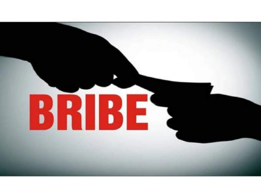 Clerk caught for second time while accepting bribe, case registered | लाच स्वीकारताना लिपिक दुसऱ्यांदा जाळ्यात, गुन्हा दाखल