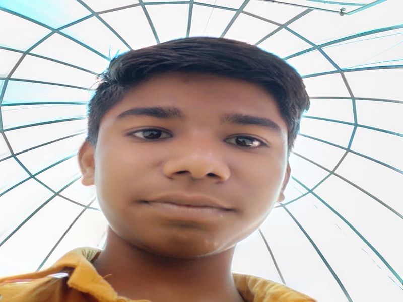 Selfie kills; Student dies in Jayakwadi canal | सेल्फी बेतली जीवावर; जायकवाडीच्या सांडव्यात बुडून विद्यार्थ्याचा मृत्यू 