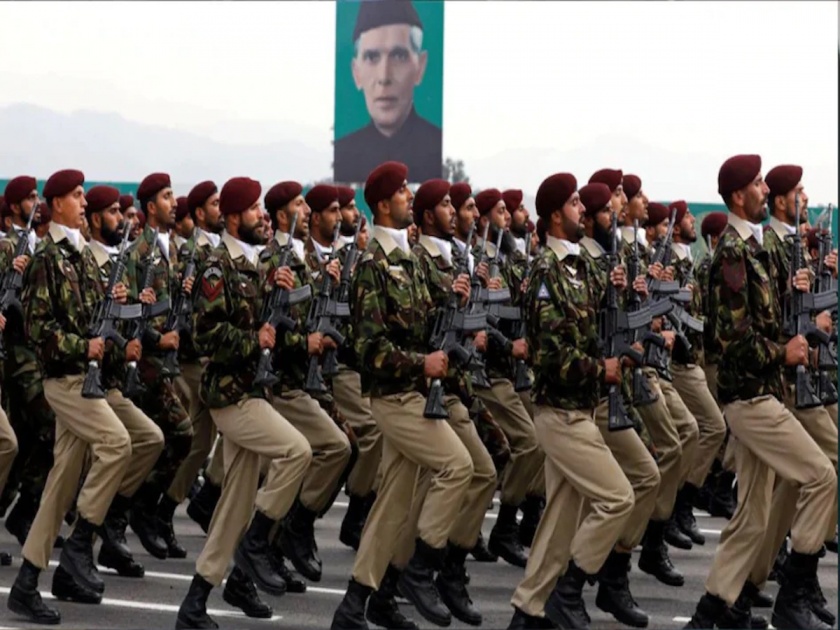Will there be another change in government army may takeover government former pm shahid khaqan abbasi warns | Pakistan Politics : पाकिस्तानात पुन्हा सत्तापालट होणार? माजी पंतप्रधान म्हणाले, “आम्ही संविधान ट्विस्ट केलं…”