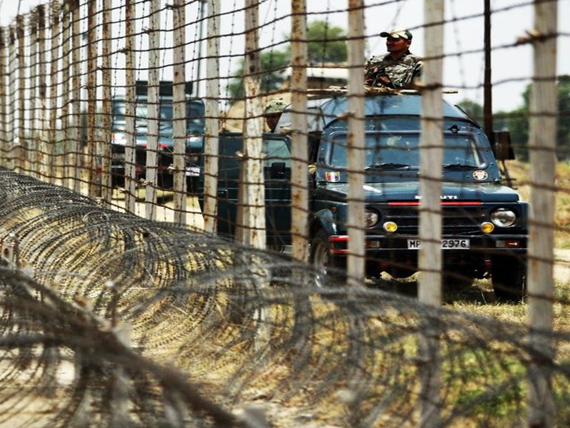 smart border fencing along with indias international border to stop pakistan | भारतीय सीमांचे रक्षण करणार अदृष्य भिंत
