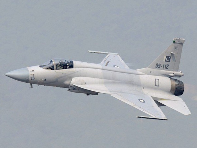 Pak jets went supersonic while flying over PoK last night, Indian air defence systems on alert | पूंछ सेक्टरमध्ये LoC जवळ दिसली दोन पाकिस्तानी लढाऊ विमाने, अलर्ट जारी