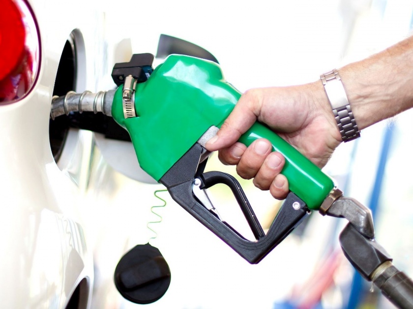 petrol price in pakistan likely to hike by rs 16 per litre after ogra recommendation | पाकिस्तानातही पेट्रोलचे दर पेटणार; 'ओग्रा'च्या सल्लानं इम्रान खान सरकार गार
