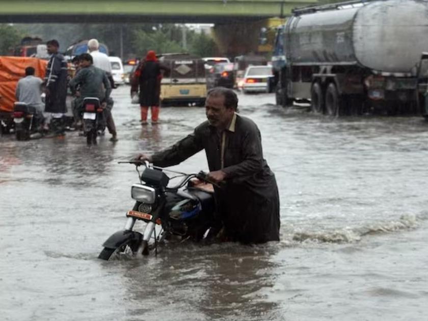 Even before Biparjoy went to Pakistan, 28 people died, 145 injured due to rain | बिपरजॉय पाकिस्तानात जाण्यापूर्वीच हाहाकार! पावसामुळे २८ लोकांचा मृत्यू, १४५ जखमी 