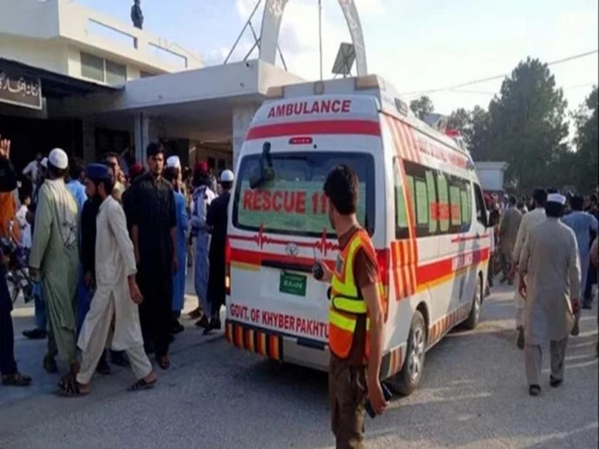 Bomb blast in Pakistan 5 policemen killed more than 20 civilians injured | बॉम्ब स्फोटाने पुन्हा हादरला पाकिस्तान; ५ पोलिसांचा मृत्यू, २० पेक्षा अधिक नागरिक जखमी