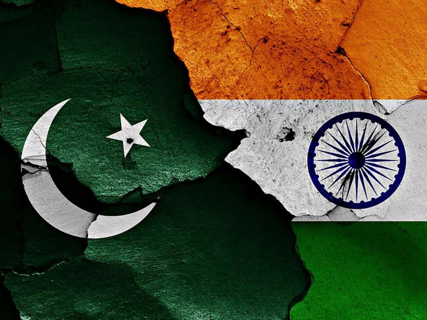pakistan increses army forces in india line of control | भारताच्या विरोधात पाकिस्तान रचतोय मोठा कट! LoCवर पाठवले रणगाडे, सैनिक तैनात