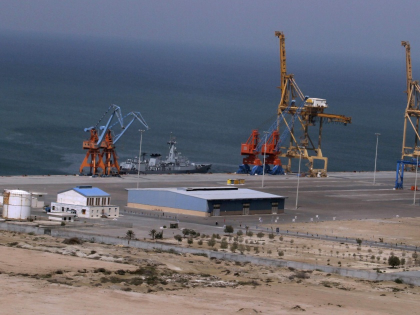 China will be set up in Pakistan military base, near India Chabahar harbor developed by the new camp | चीन पाकिस्तानात उभारणार लष्करी तळ, भारताने विकसित केलेल्या चाबहार बंदराजवळच असेल नवीन तळ