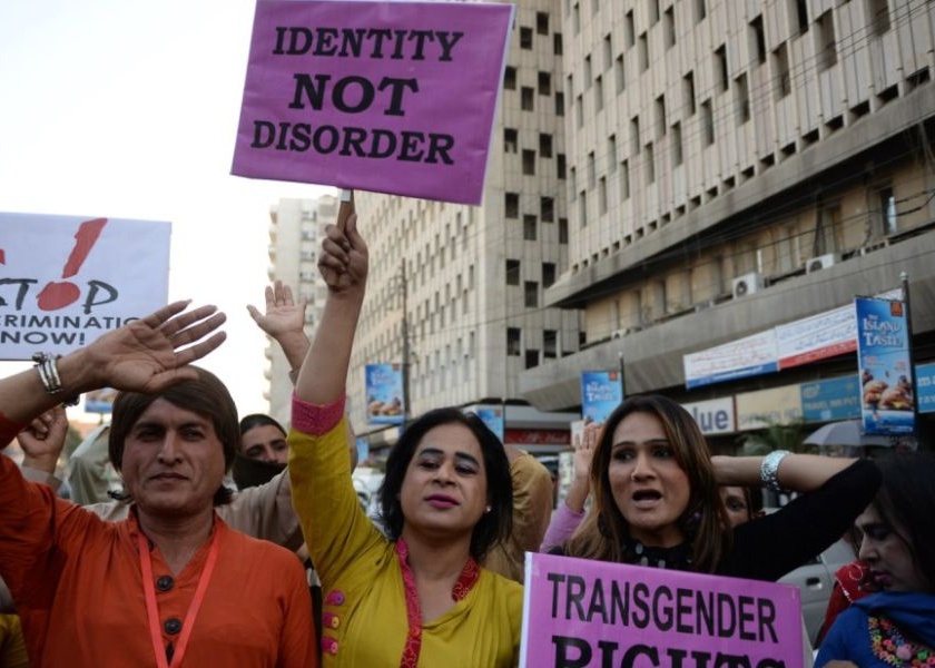 first school for transgenders started in Pakistan | पाकिस्तानात तृतीयपंथीयांसाठी पहिली शाळा सुरु