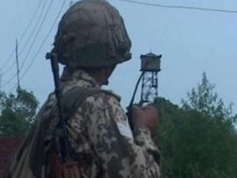 Pakistani Movement near LOC 3 brigade posted in POK planning for infiltration | सीमेवरील पाकच्या हालचाली वाढल्या, 300 दहशतवादी घुसखोरीच्या तयारीत