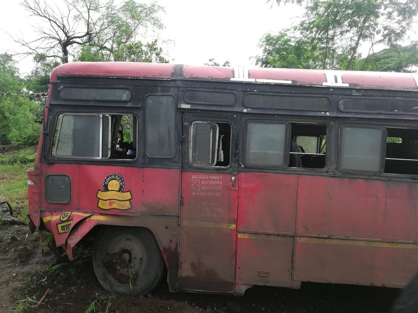Video 52 passengers injured in ST accident in Palghar | Video - पालघरमध्ये एसटीला अपघात, 52 प्रवासी जखमी
