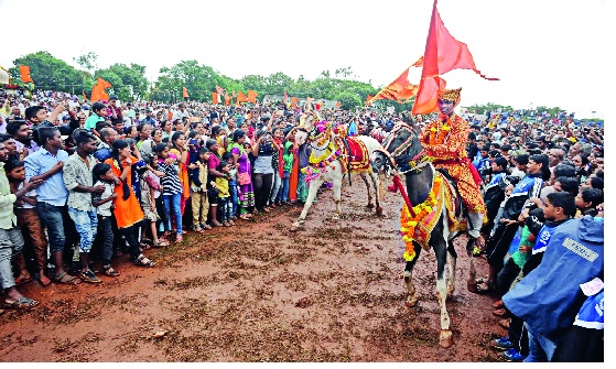 Nandwal Nagari, Avatarali Pandhari! : Celebration of 'Gnokoba-Tukaram' euphemism | नंदवाळ नगरी, अवतरली पंढरी ! : ‘ज्ञानोबा-तुकाराम’च्या गजरात सोहळा