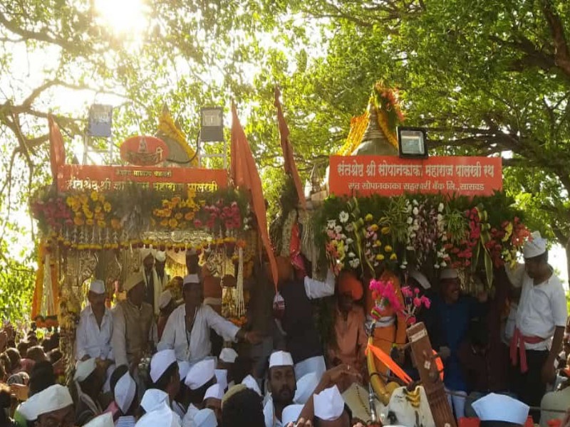 pandharpur wari 2019 :Dnyanoba and Sant Sopan Dev Maharaj brothers were meet in Palkhi festival | पंढरपूर वारी २०१९ : ज्ञानोबा माऊली आणि संत सोपानदेव महाराज बंधू भेट ; पालखी सोहळा झाला भावविवश 