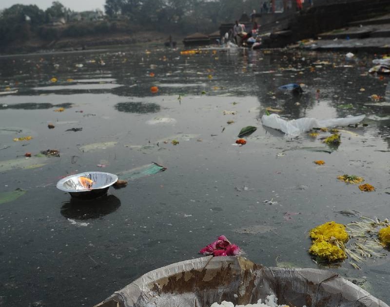 Kolhapur: Survey of Panchganga Pollution; Hearing on Thursday, sewage samples taken from four places | कोल्हापूर : पंचगंगा प्रदूषणाची पाहणी; गुरुवारी सुनावणी, चार ठिकाणीचे घेतले सांडपाण्याचे नमुने