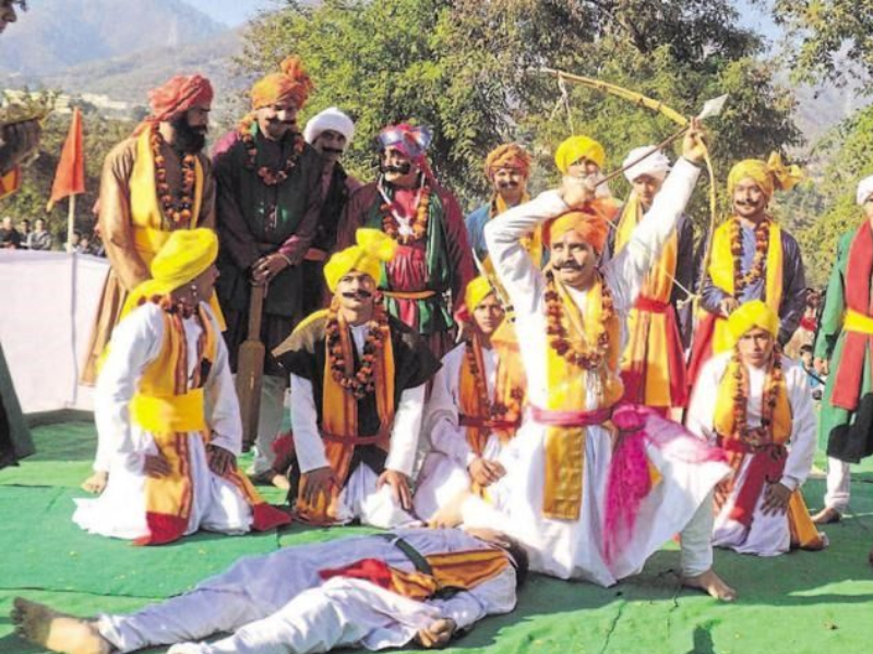 A small village in Uttarakhand is said to have descendants of Kauravas and Pandavas even today! | उत्तराखंड येथील एका छोट्याशा गावात आजही कौरव-पांडवांचे वंशज असल्याचे म्हटले जाते!