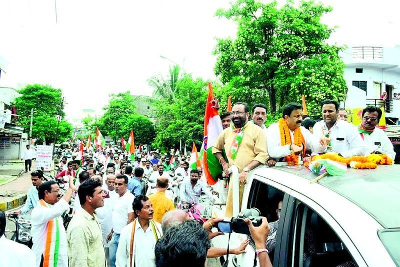 Maharashtra Assembly Election 2019: Girish Pandav's rally attracted attention | Maharashtra Assembly Election 2019 :गिरीश पांडव यांची लक्षवेधी रॅली 