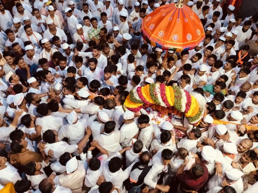 glorious departure of mauli sant dnyaneshwar palkhi from alankapuri | अलंकापुरीतून माऊलींच्या पालखीचे वैभवी प्रस्थान