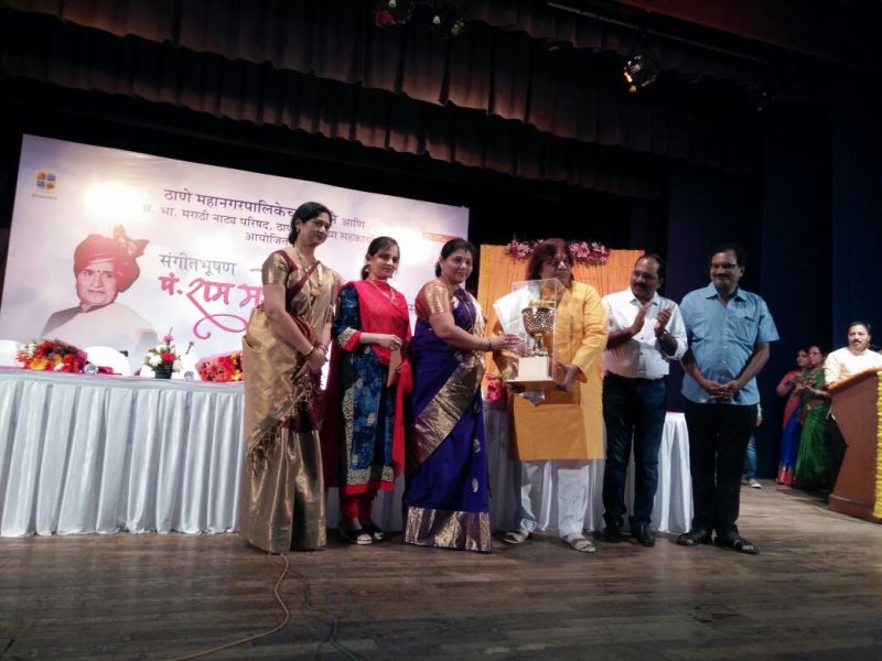 Pandit Bhavani Shankar was awarded the Pandit Ram Marathe Memorial Award | पंडित भवानी शंकर यांना संगीतभूषण पंडित राम मराठे स्मृती पुरस्कार 