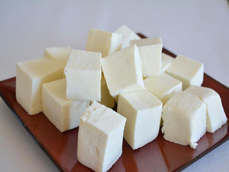 Raids on two Dairies in Vasai; 2500 kg adulterated cottage cheese | वसईत दोन डेअरींवर छापे; २५०० किलो भेसळयुक्त पनीर जप्त