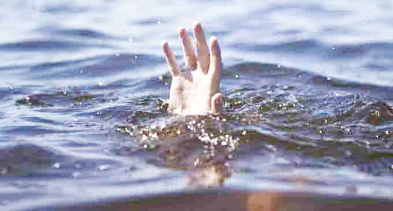 Fear of youth drowning after bathing | रंगपंचमीनंतर आंघोळीसाठी गेलेला तरुण बुडाल्याची भीती