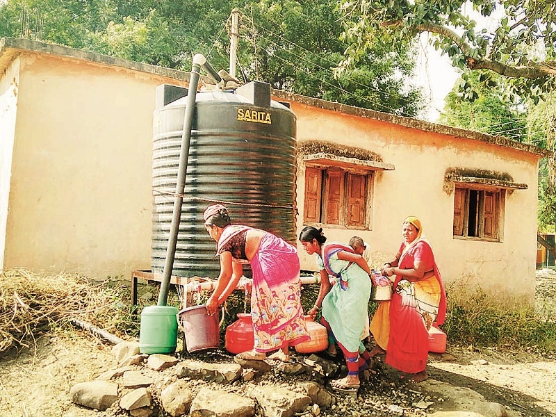 Drought in Marathwada: For the 12 months Takalwadi's People in Gangakhed taluka, depend on the acquisition of water | Drought In Marathwada : गंगाखेड तालुक्यातील टाकळवाडीची बाराही महिने भिस्त अधिग्रहणाच्या पाण्यावर 