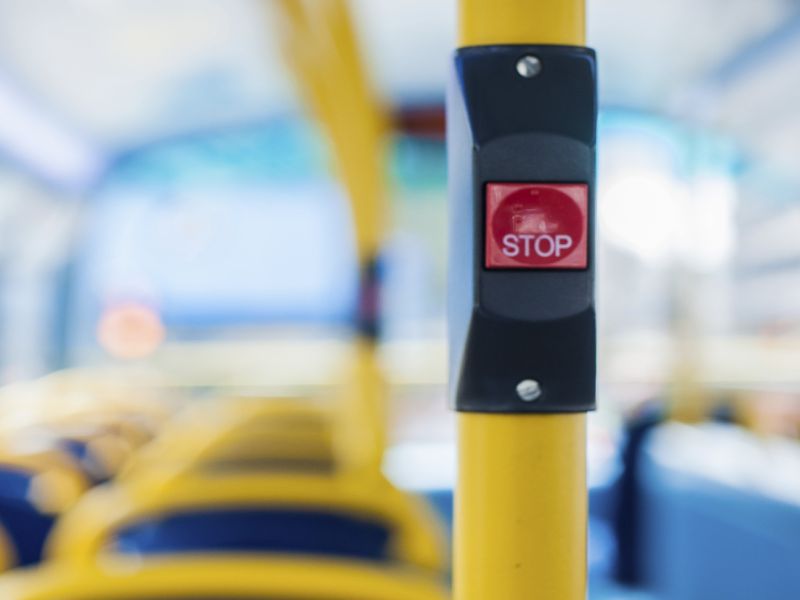 Panic button compulsory from April 1 in public bus and taxi | सार्वजनिक बस व टॅक्सीमध्ये 1 एप्रिलपासून पॅनिक बटन सक्तीचे