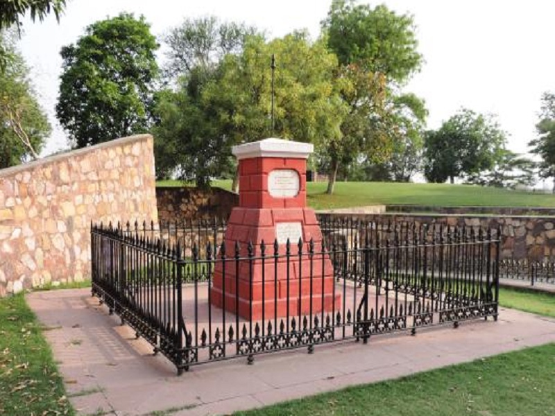 archaeological efforts will be made for the monument in panipat said neelam gorhe | पानिपतमधील स्मारकासाठी पुरातत्त्व प्रयत्न करणार- डॉ. नीलम गोऱ्हे