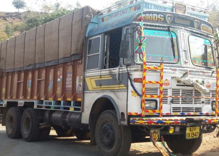Punjab seized from liquor Dhadgaon taluka | पंजाबमधील दारू धडगाव तालुक्यातून जप्त