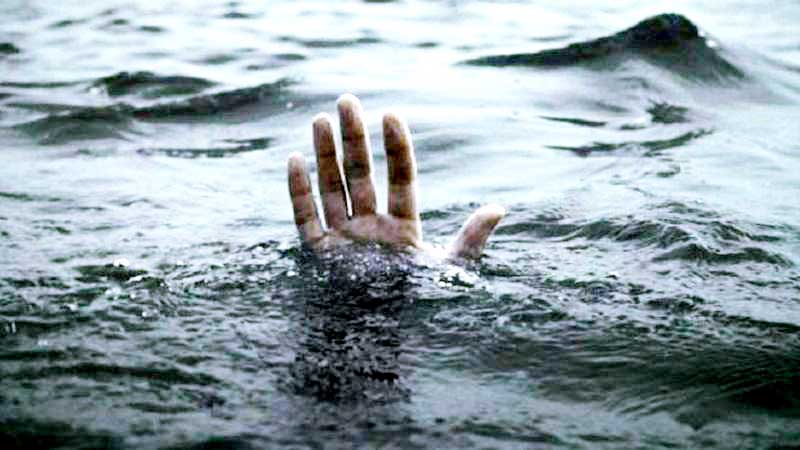 Shocking; Two girls drowned in lake | धक्कादायक; तलावात बुडून आईसह दोन मुलींचा दुदैवी मृत्यू