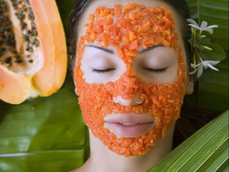benefits of applying papaya on face for seven days | 7 दिवस 7 पद्धतींनी त्वचेसाठी पपईचा असा करा वापर; मिळतील 'हे' 7 फायदे!