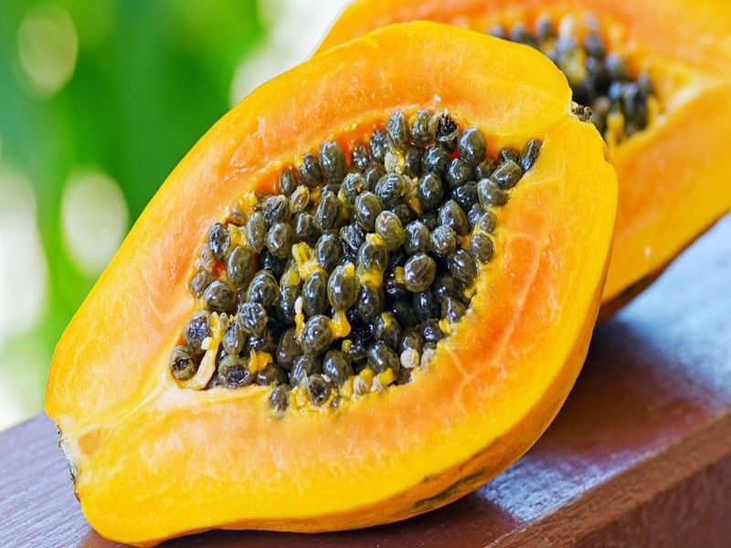 amazing health benefits of papaya seeds | पपईप्रमाणेच पपईच्या बियाही आरोग्यासाठी असतात गुणकारी!