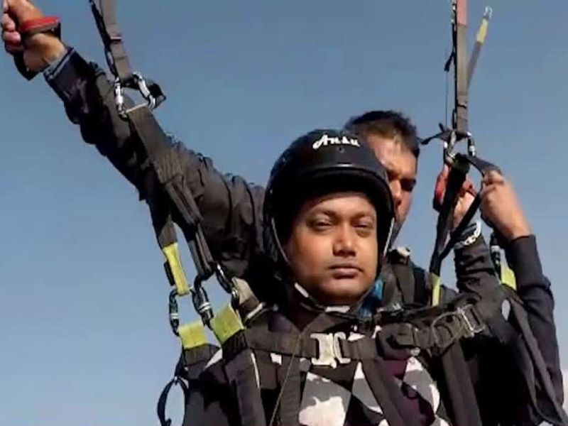 paragliding pilot died in west bengal kalimpongs air glider aircraft | Video: पॅराग्लायडिंग करताना भीषण अपघात; संपूर्ण घटना कॅमेऱ्यात कैद