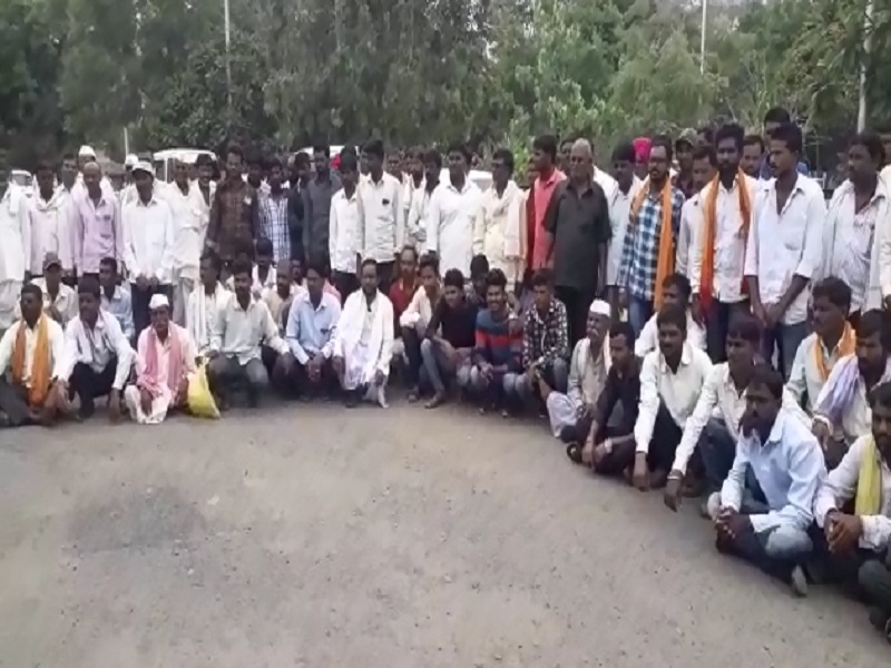 Warning to boycott Assembly elections for the road in Parabhani | रस्त्यासाठी विधानसभा निवडणुकीवर बहिष्कार टाकण्याचा इशारा