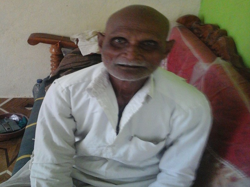 Suicide committed by the elderly farmer at the Sonapeth boredom | सोनपेठ येथे वृद्ध शेतक-याची कर्जबाजारीपणास कंटाळून आत्महत्या 