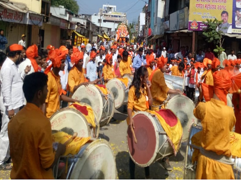 Ganapati Festival: The public Ganesh Festival begins with the grand procession of Paranitri Ganapati | Ganpati Festival : परळीत गणरायाच्या शानदार मिरवणुकीने झाली गणेशोत्सवास सुरुवात 