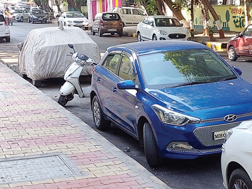 Parking problem has become serious in Vashi area | वाशी विभागात पार्किंगचा प्रश्न झालाय गंभीर