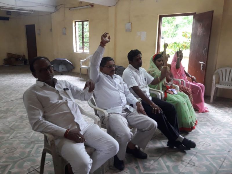 Approval proposals are approved on the Chairman of Parola Panchayat Samiti | पारोळा पंचायत समिती सभापतींवर अविश्वास प्रस्ताव मंजूर