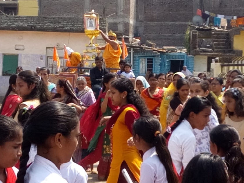 Paryushan festival:procession in Shirpur | पर्यूषण पर्व : मिरवणुकीने शिरपूरनगरी दुमदुमली