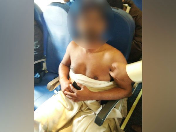 Shocking ... the passenger strips on air india plane | धक्कादायक...दुबईहून येणाऱ्या विमानात प्रवासी विवस्त्र फिरू लागला...