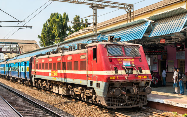 Lockdown News: Railway revenue deficit rises to Rs 90,000 crore due to lockdown; Unable to meet costs | Lockdown News: लॉकडाऊनमुळे रेल्वे महसुलातील तूट ९० हजार कोटींवर; खर्च भागविण्यास असमर्थ