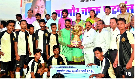  'PtM' winner of the four-time championship: Honorable Hrishikesh Mehte-Patil best | ‘पीटीएम’चा विजेतेपदाचा चौकार-महापौर चषकाचा मानकरी : हृषिकेश मेथे-पाटील ठरला सर्वोत्कृष्ट
