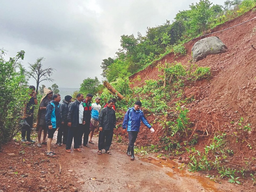 Landslide again in Patan taluka satara district, evacuation of villagers to safer places | सातारा: पाटण तालुक्यात पुन्हा भूस्खलन!, ग्रामस्थांचे सुरक्षितस्थळी स्थलांतर