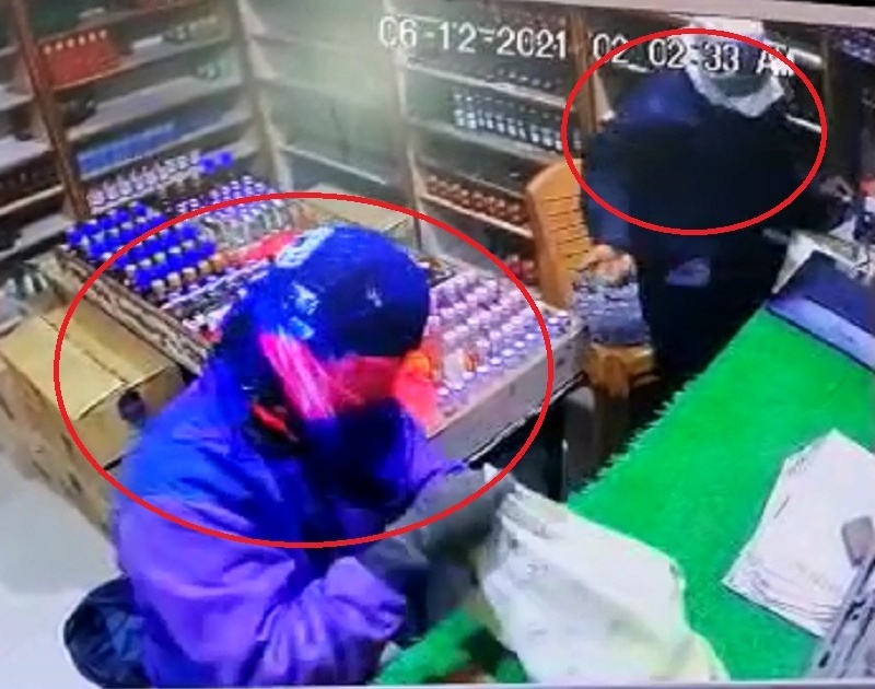 Thieves beheaded on 'Dry Day'; broke into a liquor store and stole Rs 9 lakh cash | 'ड्राय डे'ला चोरट्यांनी डोके चालवले; दारूचे दुकान फोडून ९ लाख रुपये पळवले