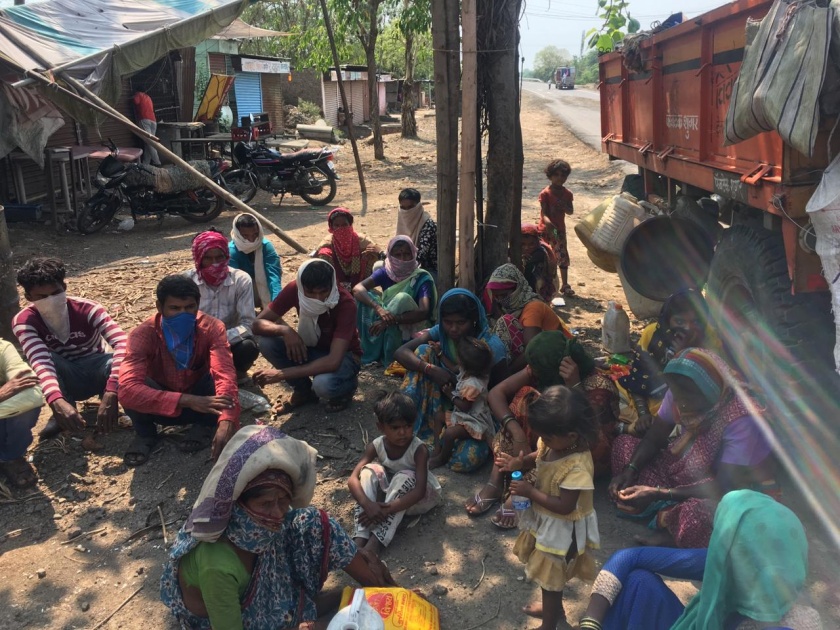 coronavirus: many laborers at the border of Parbhani district | coronavirus : पायपीट करून आलेल्या मजुरांचे परभणी जिल्ह्याच्या सीमेवर लोंढे 