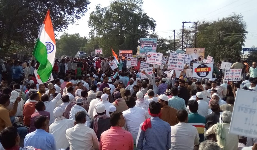 Bharat Bandh: Stop the Path in Patur; Thousands of citizens on the street | भारत बंद : पातूरात रास्ता रोको; हजारो नागरिक रस्त्यावर