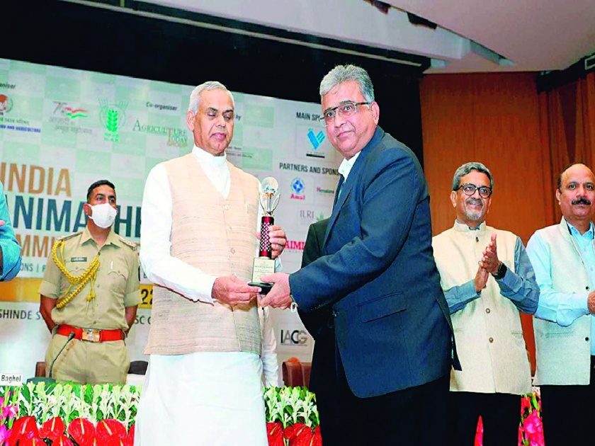 The Vice Chancellor of Mafsu, Dr. Paturkar rceives 'Research Leadership Award' | माफसूचे कुलगुरू डाॅ. आशिष पातुरकर यांना ‘रिसर्च लिडरशिप पुरस्कार’