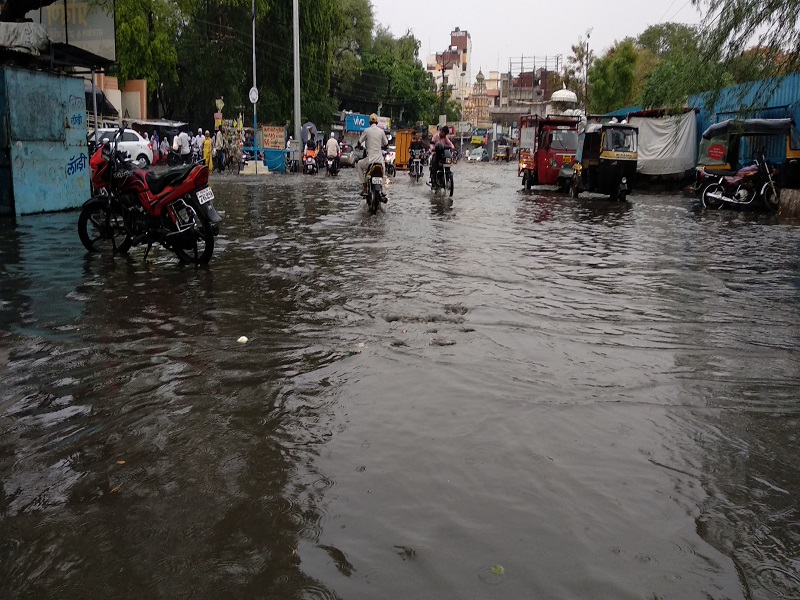 heavy rain Pune ; know the status of the various roads of city LIVE | पुण्याला पावसाने झोडपले ; जाणून घ्या विविध भागांची स्थिती  LIVE 
