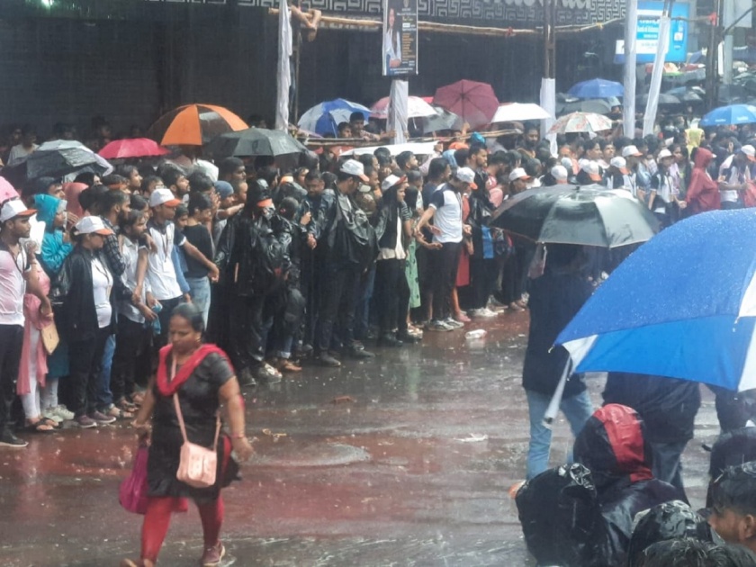 Varun Raja attends Ganaraya's farewell, heavy rain during immersion | Pune: गणरायाच्या निरोपाला वरूणराजाची हजेरी, विसर्जन मिरणुकीवेळी जोरदार पाऊस