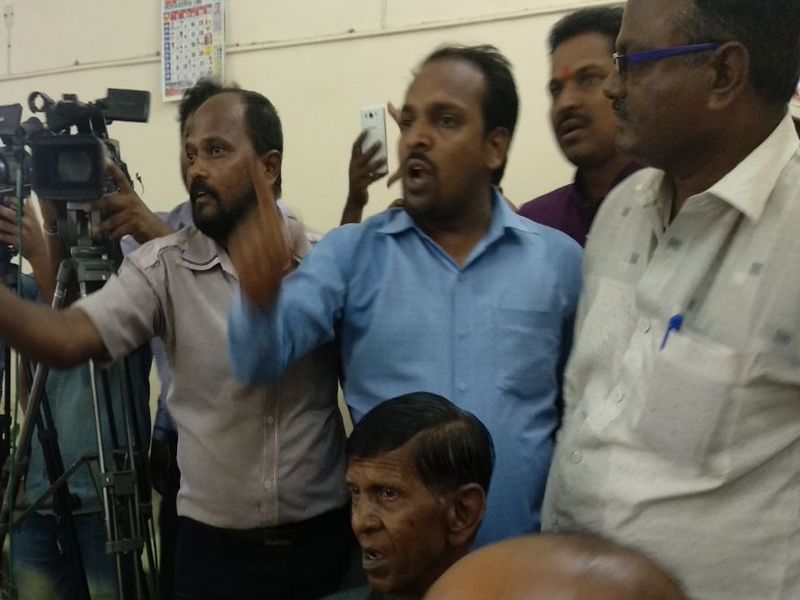 swabhiman party workers agitation in save nanar project committees press conference | नाणारवरुन राडा; प्रकल्प बचाव समिती आणि स्वाभिमानीचे कार्यकर्ते आमनेसामने