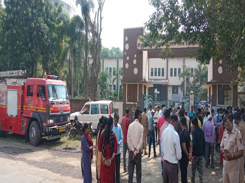 Gas leak in Kasarwadi swimming pool 11 civilians admitted to hospital | Pimpri Chinchwad: कासारवाडीतील जलतरण तलावात वायू गळती; 11 नागरिक रुग्णालयात दाखल